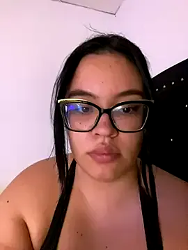 aki_zzz – webcam model profile photo Image 4