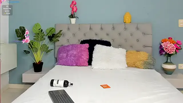 REBECA_VALENTINE – webcam model profile photo Image 2