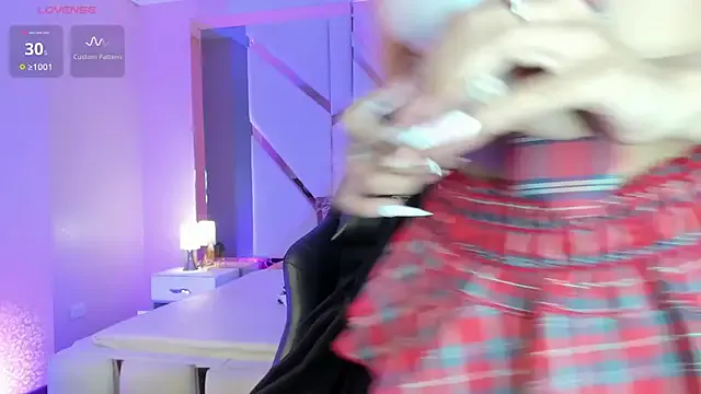 roouse – webcam model profile photo Image 11