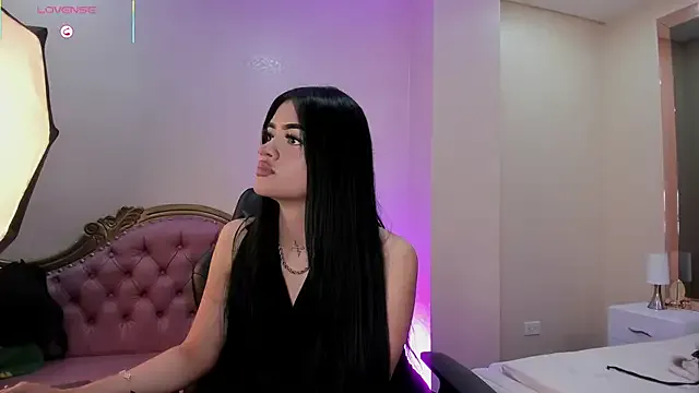 roouse – webcam model profile photo Image 14