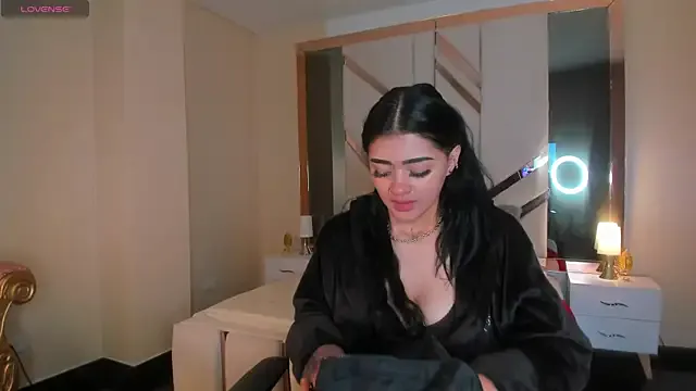 roouse – webcam model profile photo Image 8