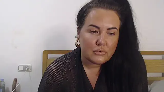 Mia--meow – webcam model profile photo Image 2