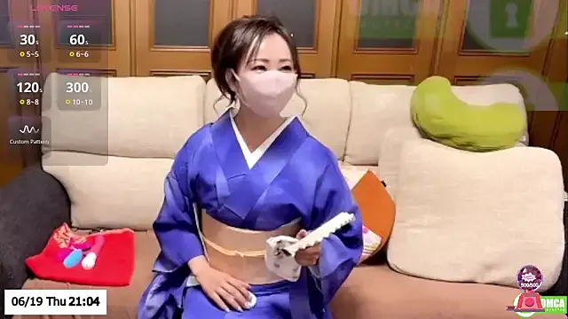 roouse – webcam model profile photo Image 2