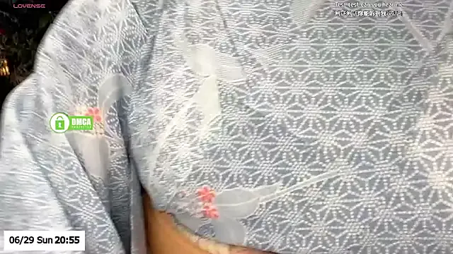 roouse – webcam model profile photo Image 5