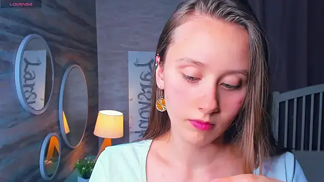 Nonchan_ – webcam model profile photo Image 12