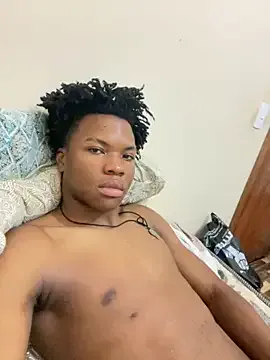roouse – webcam model profile photo Image 15