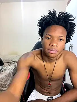 roouse – webcam model profile photo Image 18