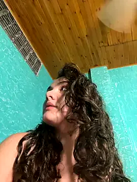 roouse – webcam model profile photo Image 3