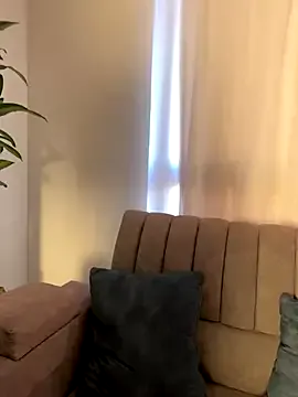 roouse – webcam model profile photo Image 7