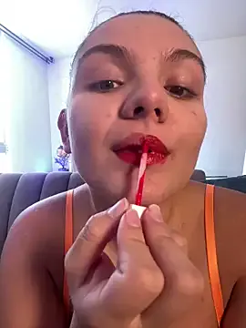 roouse – webcam model profile photo Image 10