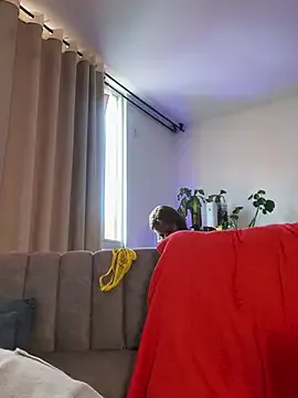 roouse – webcam model profile photo Image 3