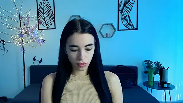 roouse – webcam model profile photo Image 12