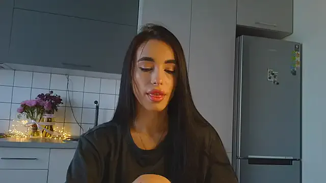 roouse – webcam model profile photo Image 13