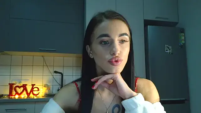 roouse – webcam model profile photo Image 14