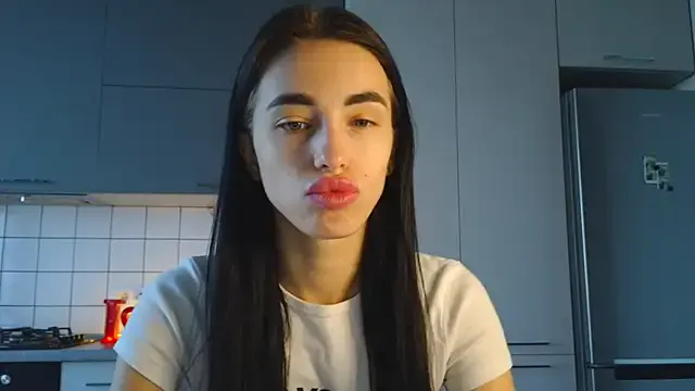 roouse – webcam model profile photo Image 17