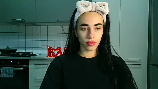 roouse – webcam model profile photo Image 5