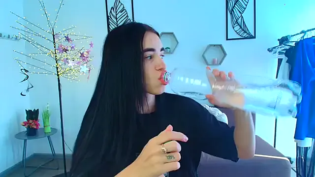 roouse – webcam model profile photo Image 7