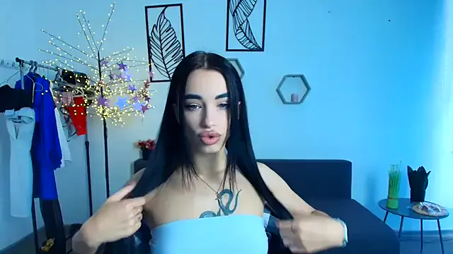 roouse – webcam model profile photo Image 8