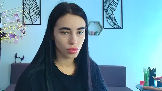 roouse – webcam model profile photo Image 9