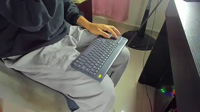  – webcam model profile photo Image 10