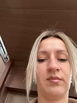  – webcam model profile photo Image 18