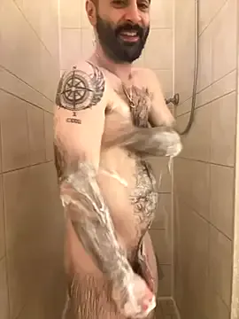 roouse – webcam model profile photo Image 2