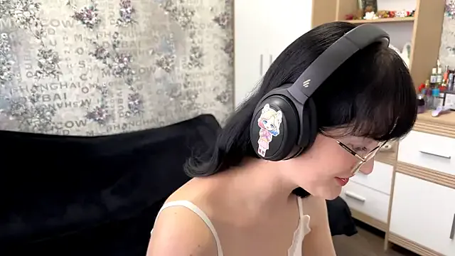 Nonchan_ – webcam model profile photo Image 10