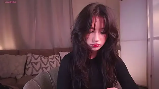 roouse – webcam model profile photo Image 13