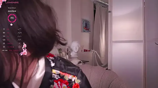 roouse – webcam model profile photo Image 3