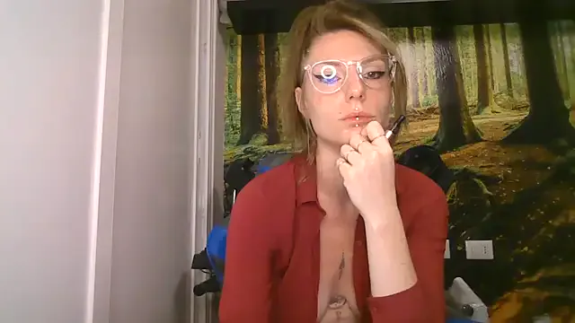 lucycoxxoxo – webcam model profile photo Image 7