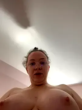 Musae – webcam model profile photo Image 13