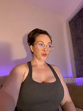 Musae – webcam model profile photo Image 8