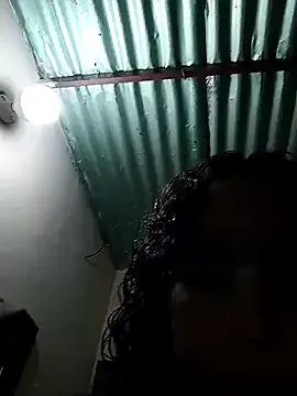 maataaan – webcam model profile photo Image 4