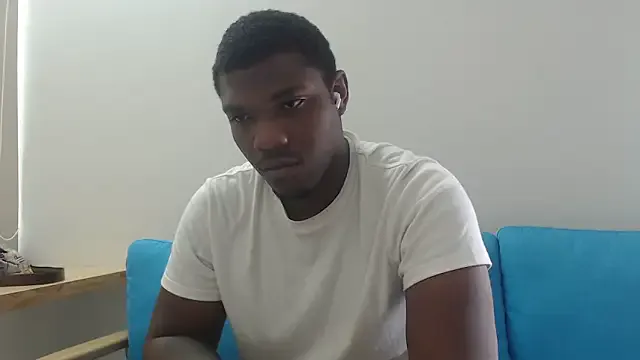 roouse – webcam model profile photo Image 12