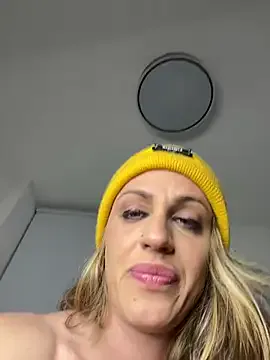  – webcam model profile photo Image 2