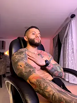 roouse – webcam model profile photo Image 4