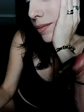 roouse – webcam model profile photo Image 8