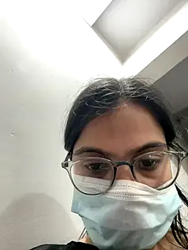 roouse – webcam model profile photo Image 4