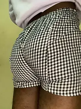  – webcam model profile photo Image 4