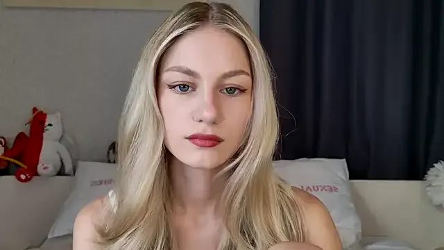  – webcam model profile photo Image 3