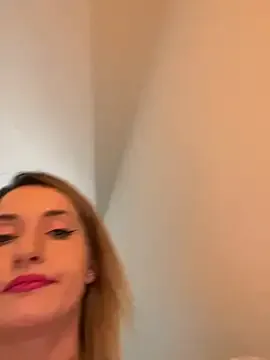 hina_porn – webcam model profile photo Image 11