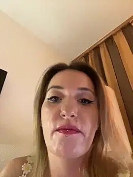 hina_porn – webcam model profile photo Image 13