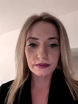 hina_porn – webcam model profile photo Image 14