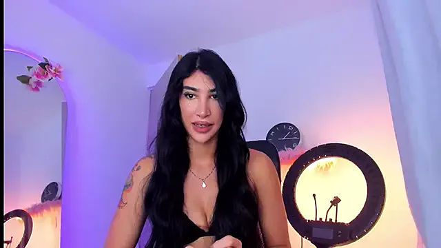  – webcam model profile photo Image 12