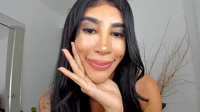  – webcam model profile photo Image 3