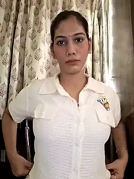 roouse – webcam model profile photo Image 2