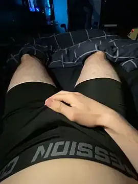 roouse – webcam model profile photo Image 4