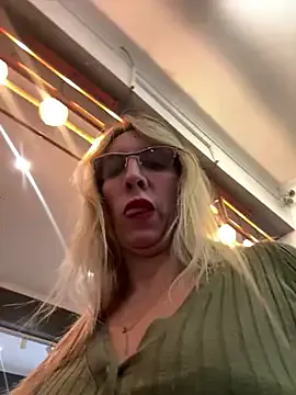 KikiVega – webcam model profile photo Image 14