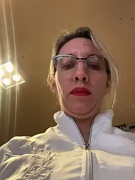 KikiVega – webcam model profile photo Image 5