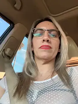 KikiVega – webcam model profile photo Image 9